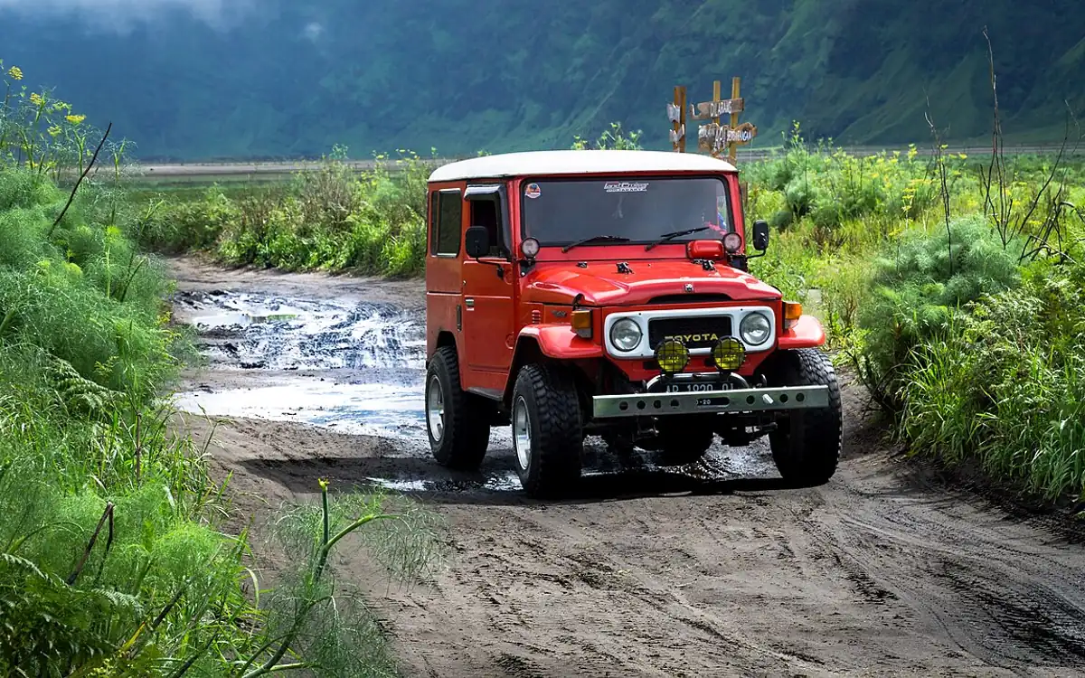 Four-wheel-drive SUV climbing a rocky off-road trail in India